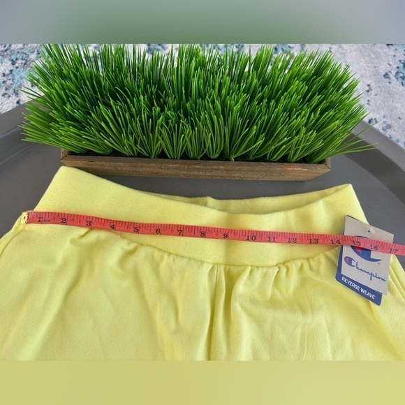 Champion Reverse Weave Shorts Yellow Color Mens Size Large
NWT - Picture 7 of 7